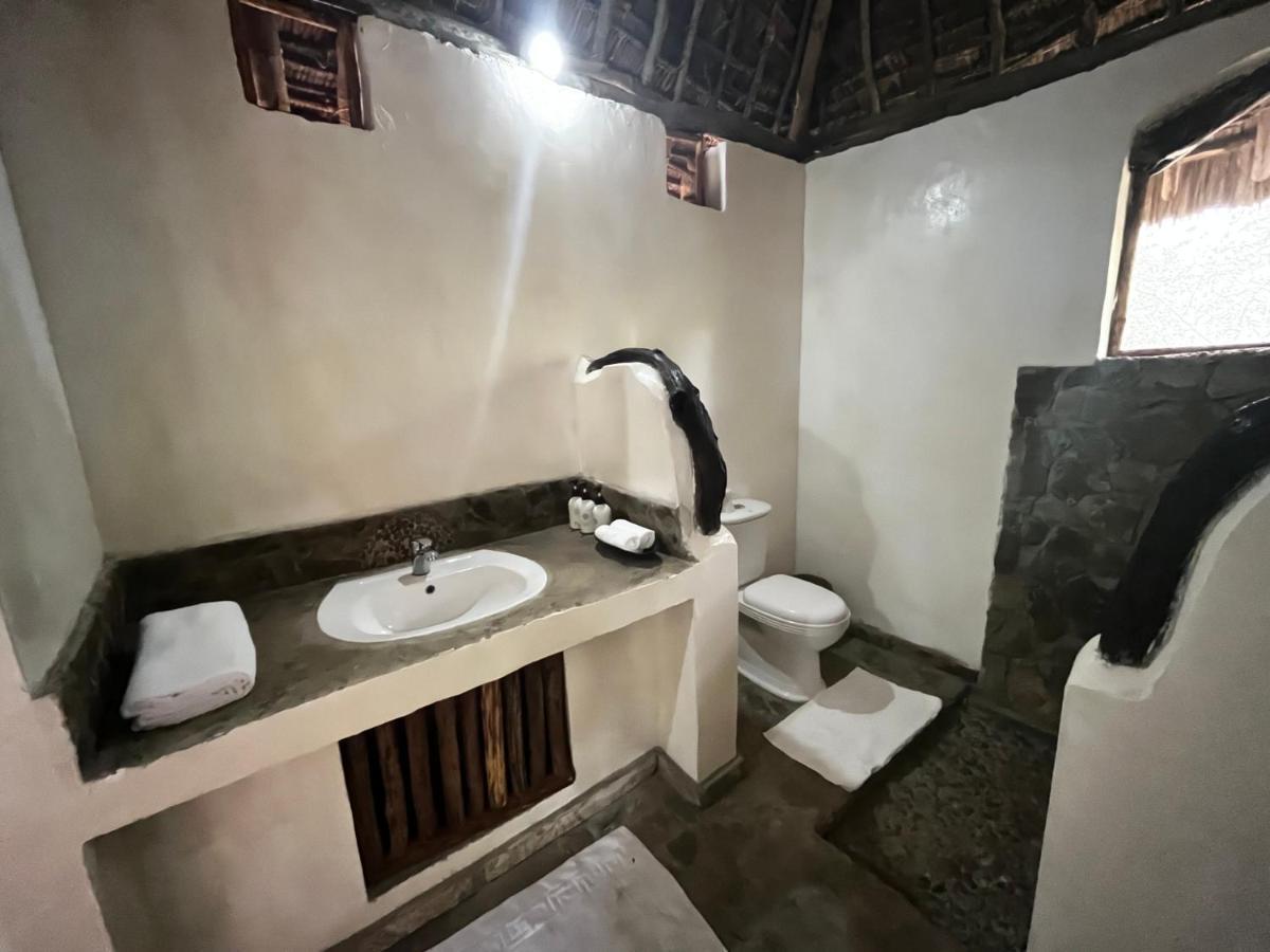 Отель Lemara Eco Camp Kisaki Экстерьер фото